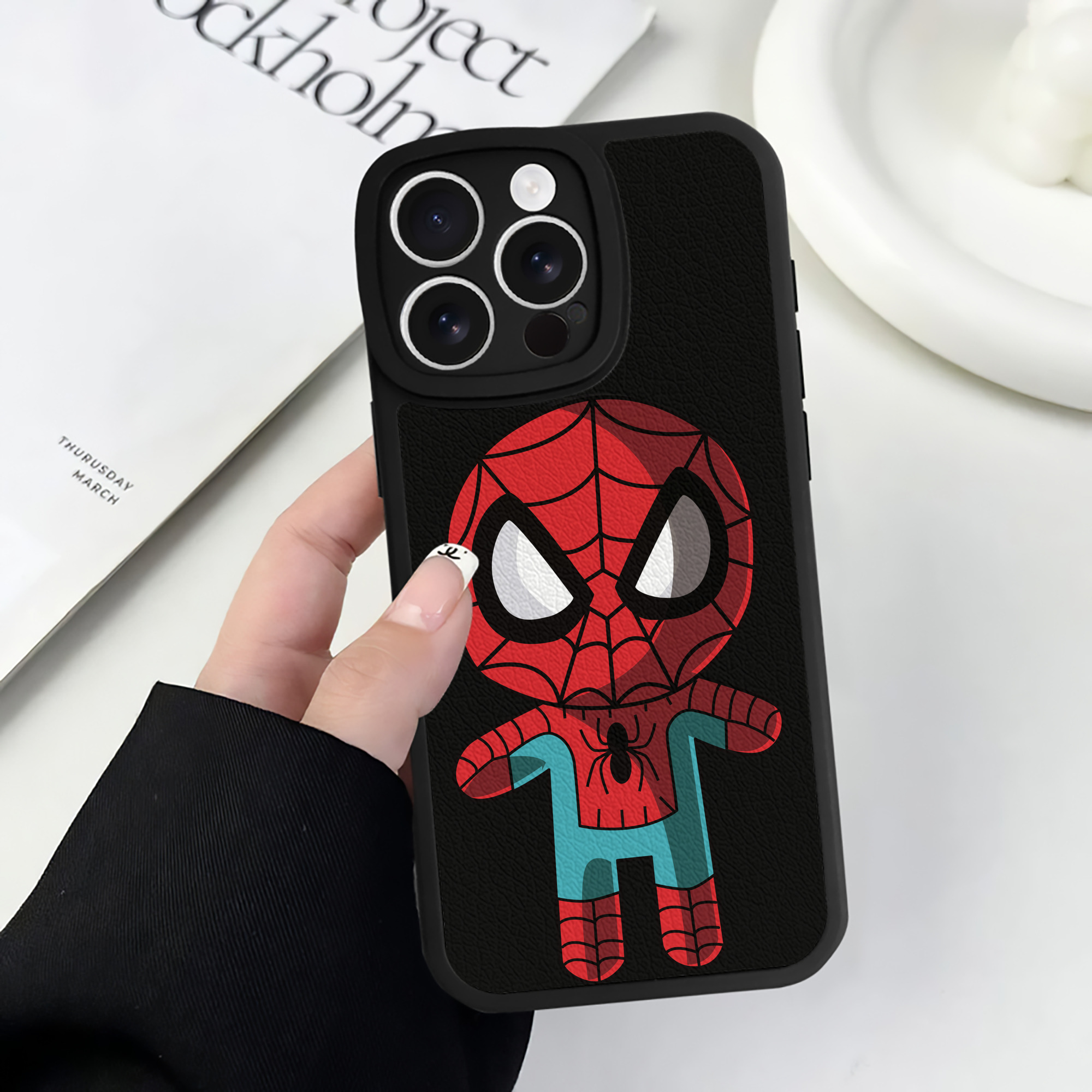 （画像用） アベンジャーズ The Avengers 【iPhone 16シリーズ対応】シリコンスマホケース（レザー調） 材質：シリコン